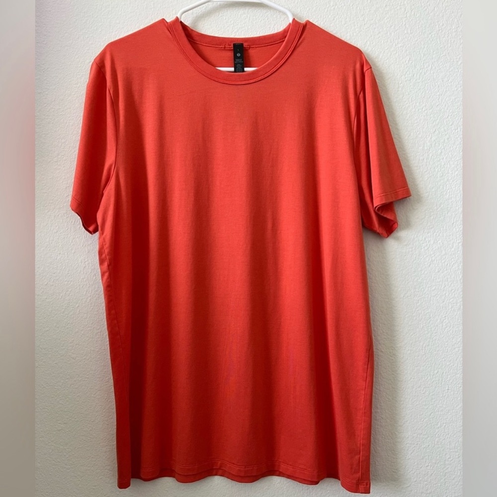 Lululemon Fundamental t-shirt orange and a size large